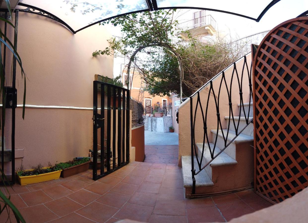 Locanda Dal Genovese La Maddalena  Zewnętrze zdjęcie
